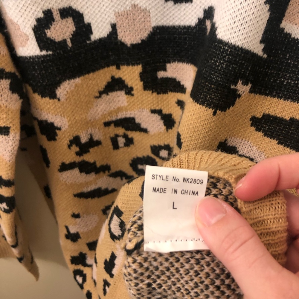 Cheetah Sweater - Picture 3 of 4